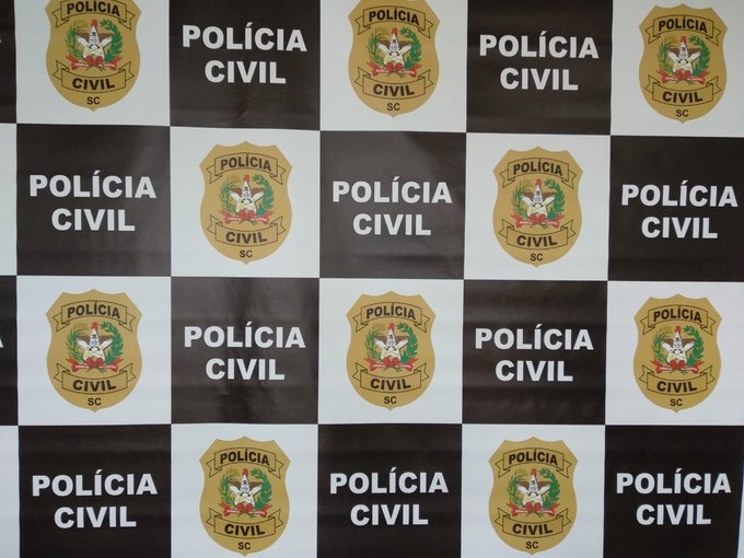 BANNER COM INSIGNIA DA POLICIA