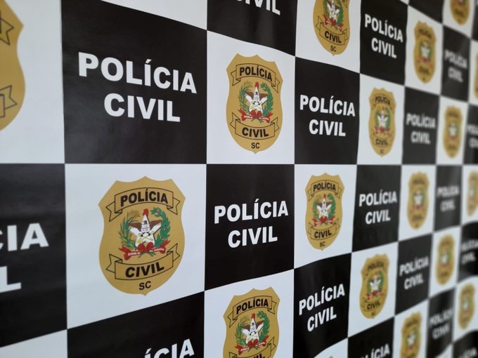 banner da policia civil de lado
