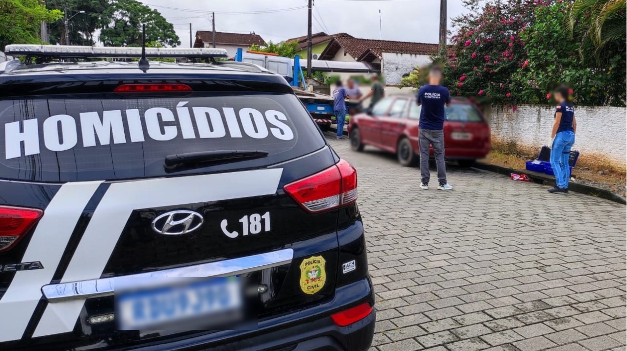 Viatura da Homicídios de Joinville em operação.