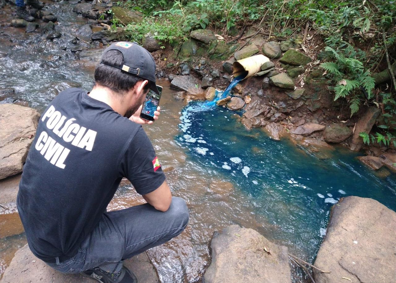 policial civil gravando cano