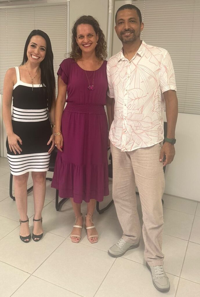 Valéria Pereira Alves, Marcelle Stähelin,(ao meio) e um polical