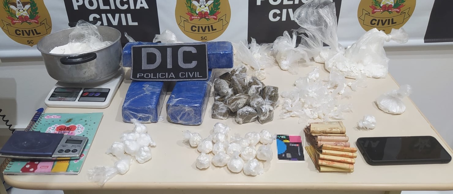 mesa com drogas