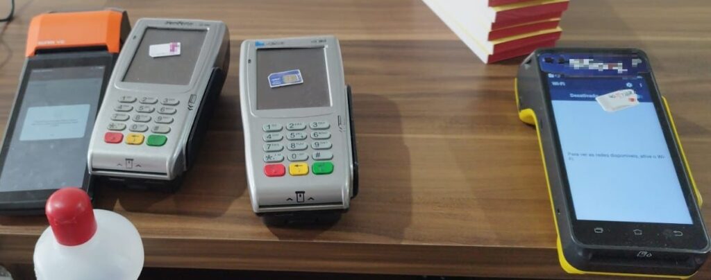 MAQUINA DE CARTÃO E CELULAR
