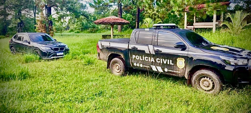 floresta, viatura da Policia do Rio Grande do Sul acompanhada de um carro