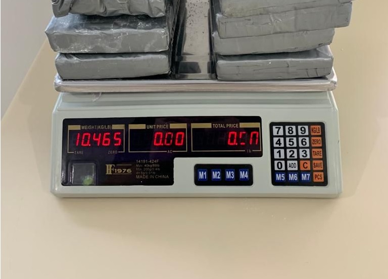 balança com drogas