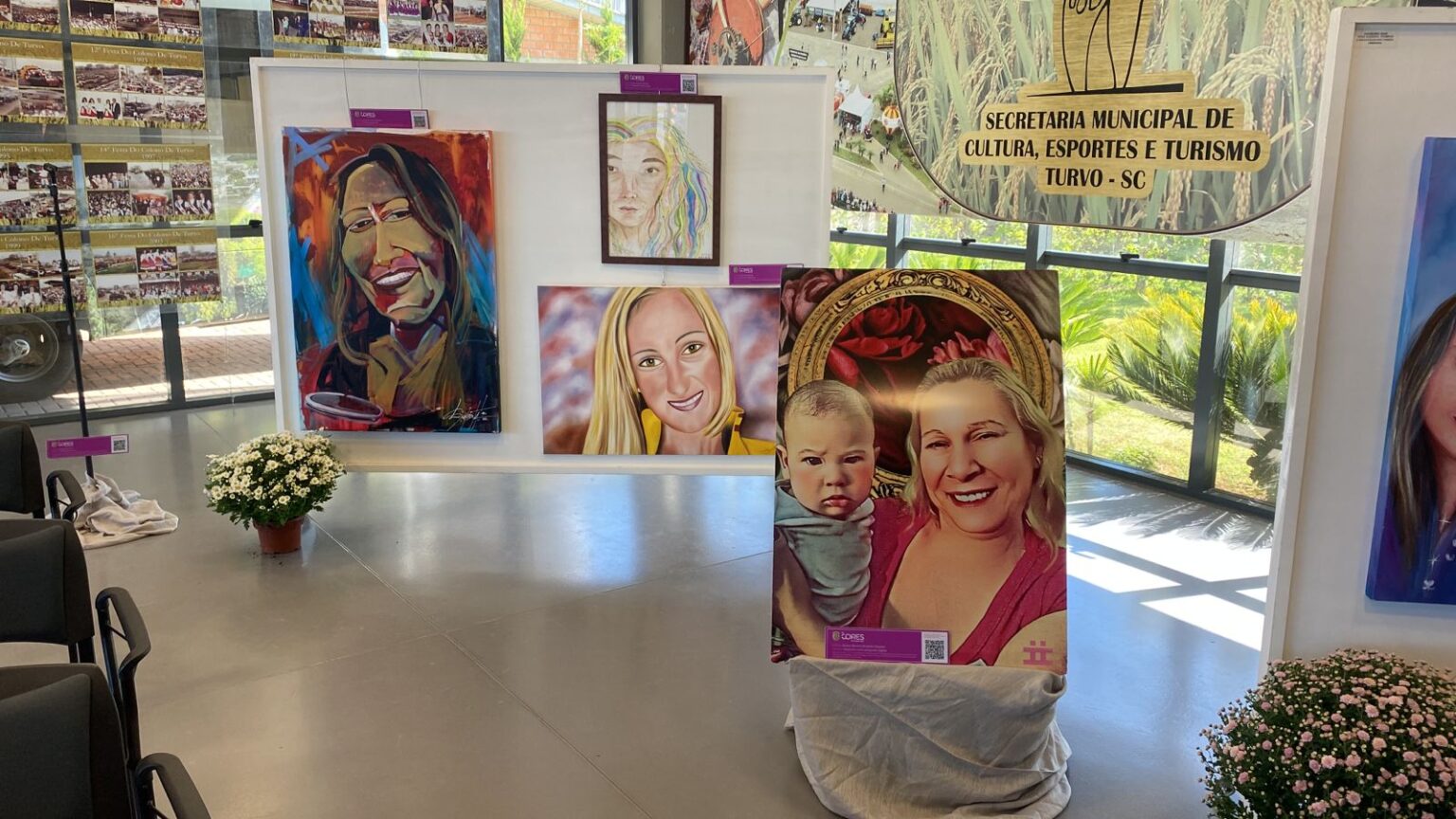 exposição dos quadros em que aparecem mulheres conforme a matéria cita