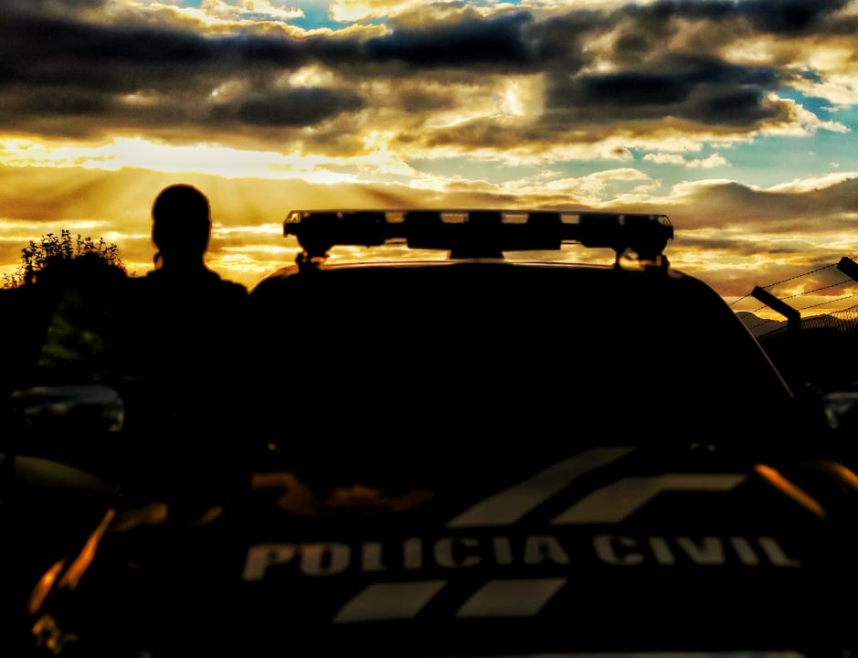 viatura da policia civil sombra de policial civil