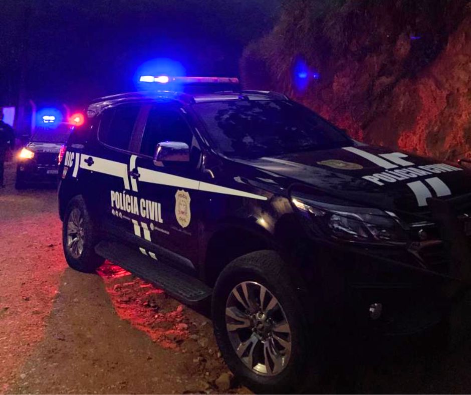 duas viaturas da policia